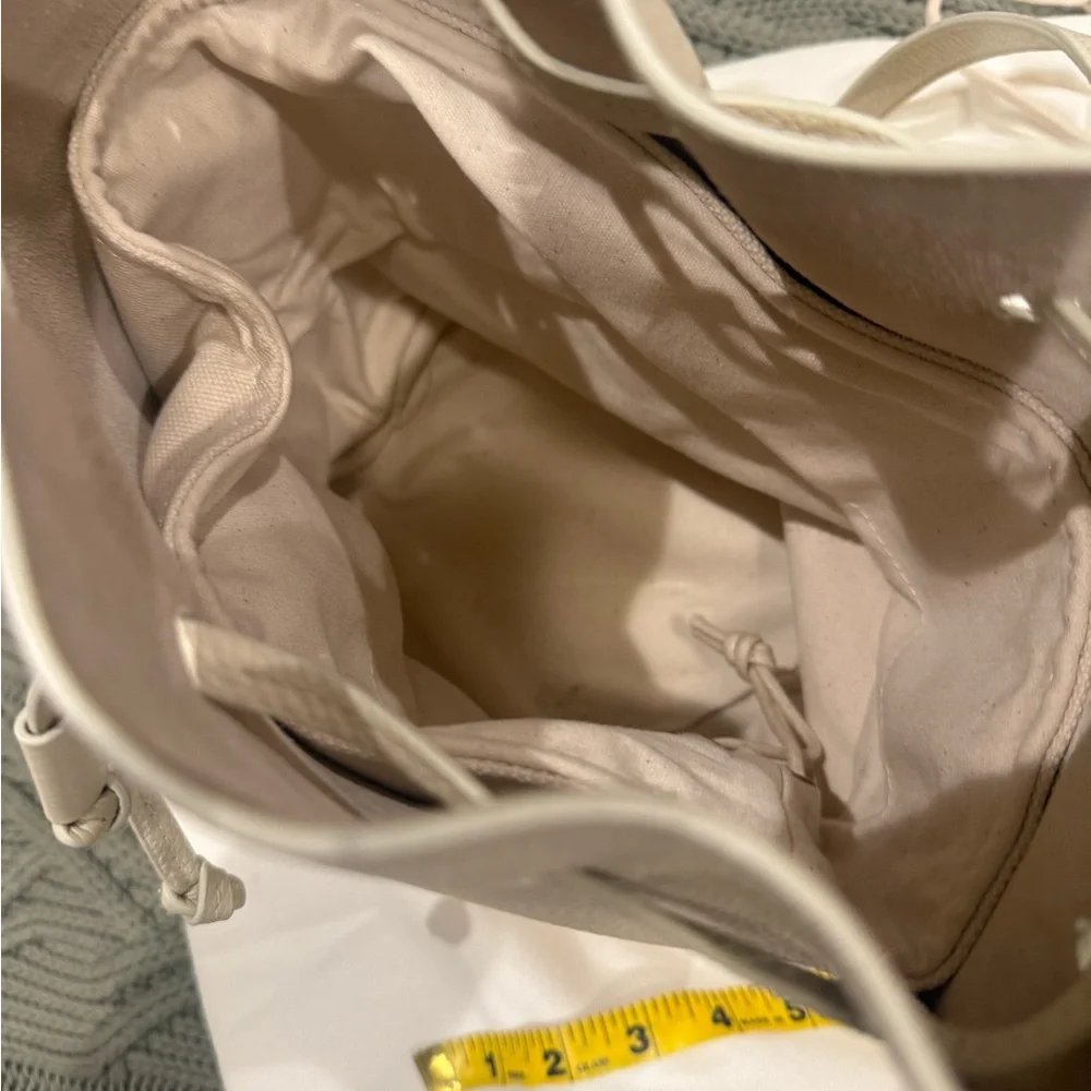 Mansur Gavriel Ivory Leather Bucket Shoulder Bag with tag. Pearl 12x9 approx - Picture 9 of 12